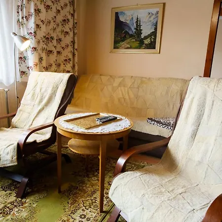 Karol Quarto em Acomodações Particulares *